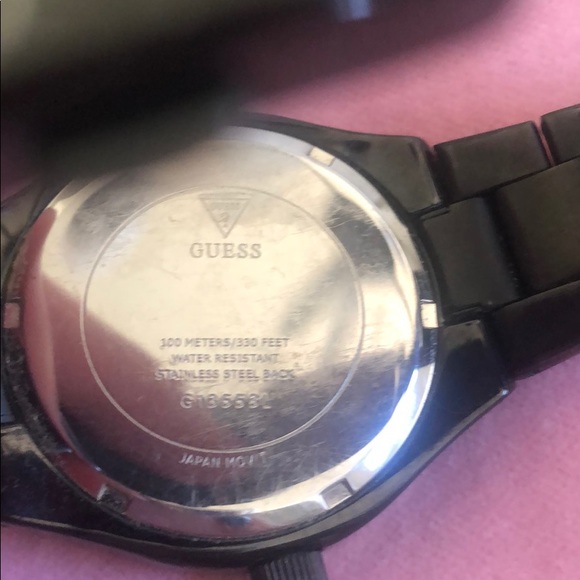 Black ceramic style Guess watch with baguettes - Picture 3 of 3